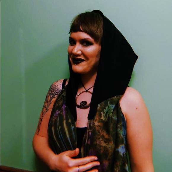 Meet your Posher, Nicole - Picture 1 of 1